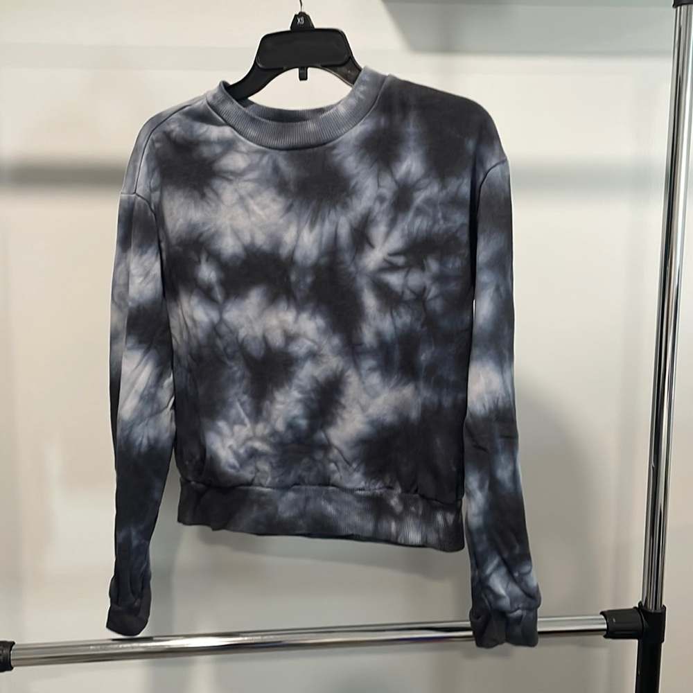 barely worn long sleeve tye dye sweat shirt